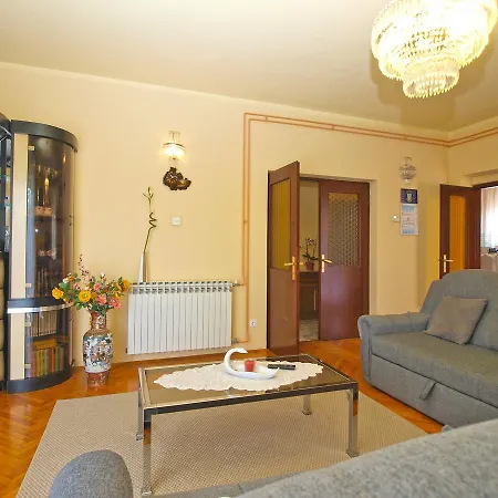 Appartamento Milka 1621 Fažana